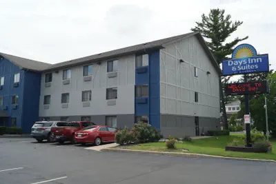Photo 2 - Days Inn & Suites by Wyndham Traverse City
