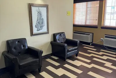 Photo 3 - Super 8 by Wyndham Moriarty