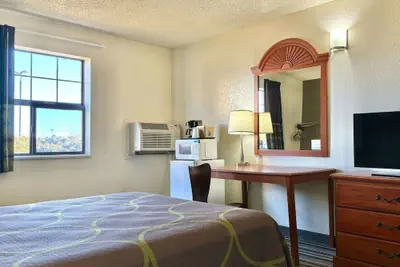 Photo 5 - Super 8 by Wyndham Colorado Springs/Afa Area