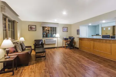 Photo 2 - Super 8 by Wyndham East Stroudsburg/Poconos