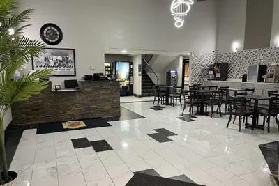 Photo 4 - Super 8 by Wyndham Shakopee