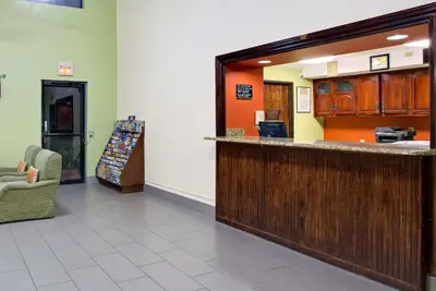 Photo 4 - Super 8 by Wyndham Clearwater/St. Petersburg Airport