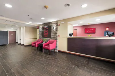 Photo 4 - Red Roof Inn Auburn