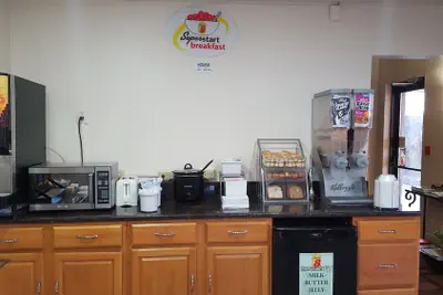 Photo 3 - Super 8 by Wyndham Abingdon VA