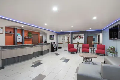 Photo 3 - Super 8 by Wyndham Claremore OK