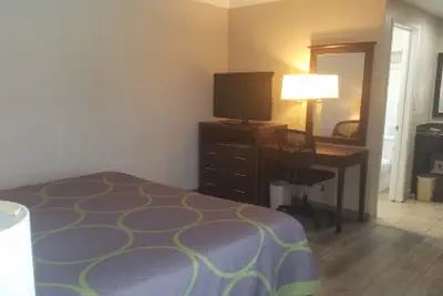 Photo 4 - Super 8 by Wyndham Los Angeles-Culver City Area