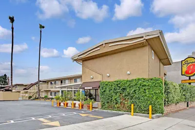 Photo 2 - Super 8 by Wyndham Los Angeles-Culver City Area
