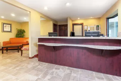 Photo 4 - Days Inn by Wyndham Maumee/Toledo