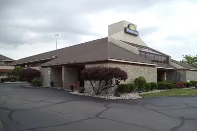Photo 2 - Days Inn by Wyndham Maumee/Toledo