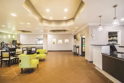 Photo 3 - La Quinta Inn & Suites by Wyndham Louisville East