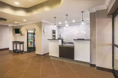 Photo 4 - La Quinta Inn & Suites by Wyndham Louisville East