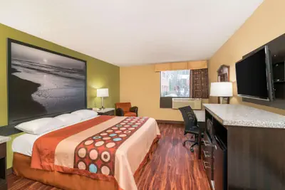 Photo 5 - Super 8 by Wyndham Raleigh North East