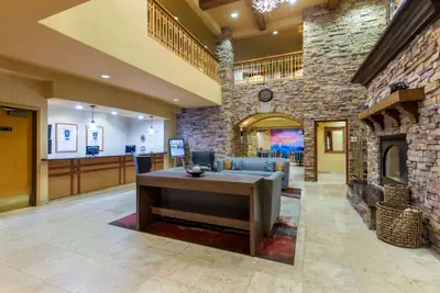 Photo 3 - La Quinta Inn & Suites by Wyndham Vancouver