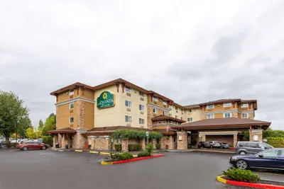 Photo 2 - La Quinta Inn & Suites by Wyndham Vancouver