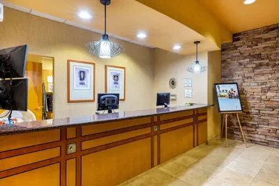 Photo 5 - La Quinta Inn & Suites by Wyndham Vancouver