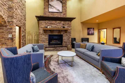 Photo 4 - La Quinta Inn & Suites by Wyndham Vancouver