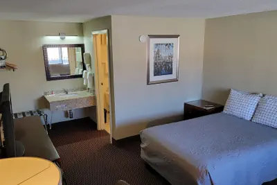 Photo 5 - Queen City Inn
