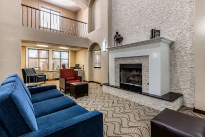 Photo 5 - Comfort Inn & Suites Airport - American Way