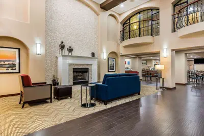 Photo 4 - Comfort Inn & Suites Airport - American Way