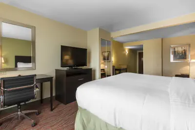 Photo 4 - Holiday Inn Express Hotel & Suites Cullman by IHG