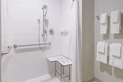 Photo 4 - Holiday Inn Express Hotel & Suites Mount Pleasant by IHG