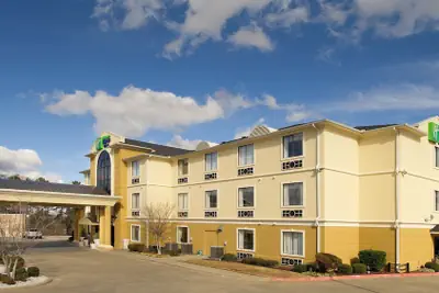 Photo 2 - Holiday Inn Express Hotel & Suites Mount Pleasant by IHG