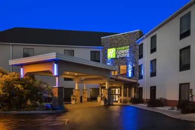 Photo 2 - Holiday Inn Express Hotel & Suites Great Barrington by IHG
