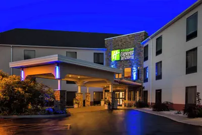 Photo 2 - Holiday Inn Express Hotel & Suites Great Barrington by IHG