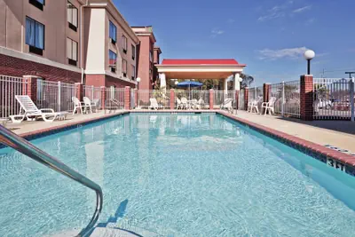Photo 2 - Holiday Inn Express & Suites Forest by IHG