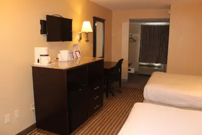 Photo 3 - Travelodge by Wyndham Bellmawr