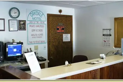 Photo 3 - Oakdale Motel
