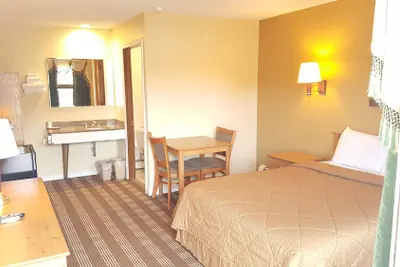 Photo 5 - Oakdale Motel