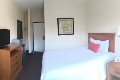 Photo 4 - Harborview Inn & Suites San Diego Harbor