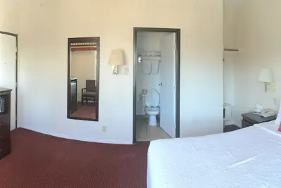 Photo 3 - Harborview Inn & Suites San Diego Harbor