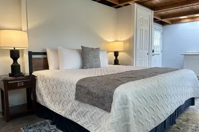 Photo 3 - Aloha Junction Bed and Breakfast