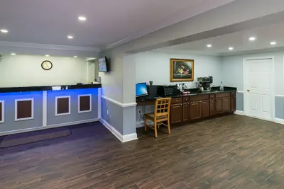 Photo 2 - Cambridge Inn