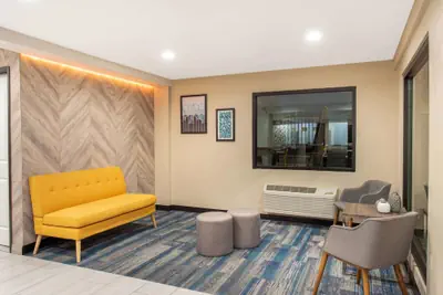 Photo 3 - Days Inn by Wyndham Merced / Yosemite Area