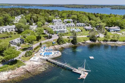 Photo 2 - Spruce Point Inn