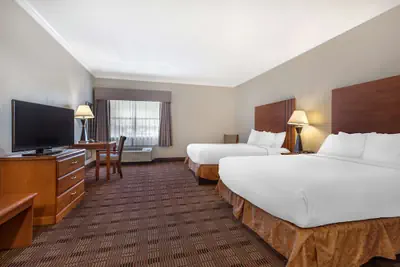 Photo 5 - Best Western Club House Inn & Suites