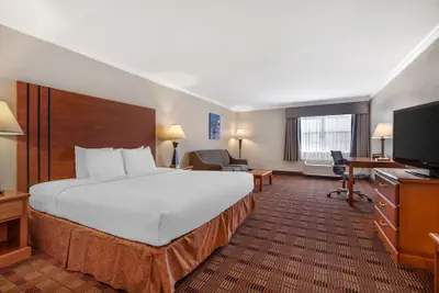 Photo 4 - Best Western Club House Inn & Suites