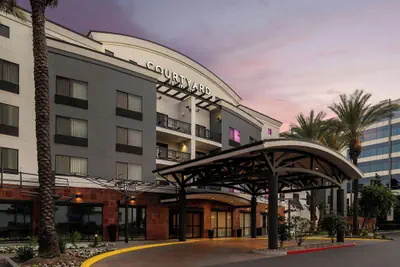 Photo 2 - Courtyard by Marriott Los Angeles Burbank Airport