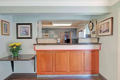 Photo 3 - Super 8 by Wyndham Sacramento/Florin Rd