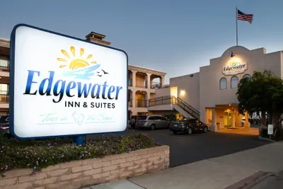Photo 2 - Edgewater Inn And Suites