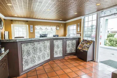 Photo 4 - Econo Lodge Cocoa Beach - near the Port