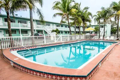 Photo 2 - Econo Lodge Cocoa Beach - near the Port