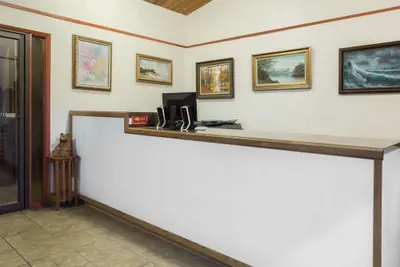 Photo 4 - Knights Inn Boardman