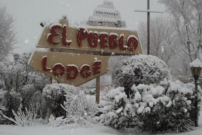 Photo 2 - El Pueblo Lodge