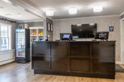 Photo 4 - Port Inn and Suites Portsmouth, an Ascend Collection Hotel