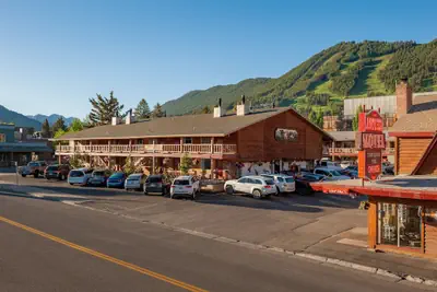 Photo 2 - Antler Inn