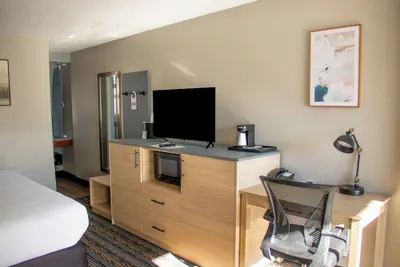 Photo 5 - Courtesy Inn Downtown Eugene